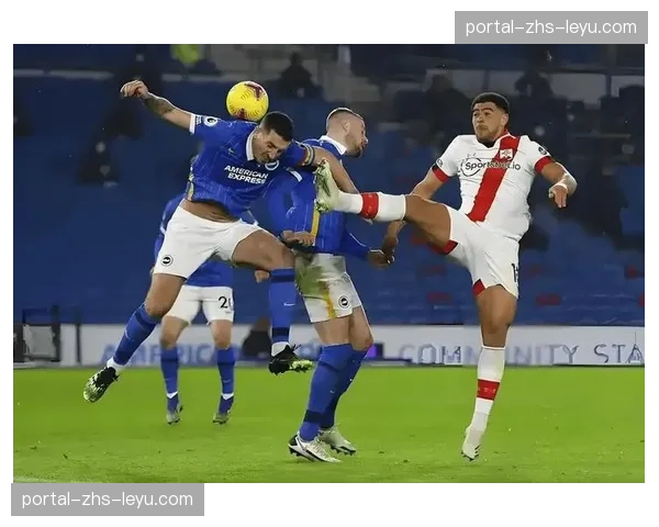 西汉姆联VS狼队：高位压迫与防守反击的战术博弈